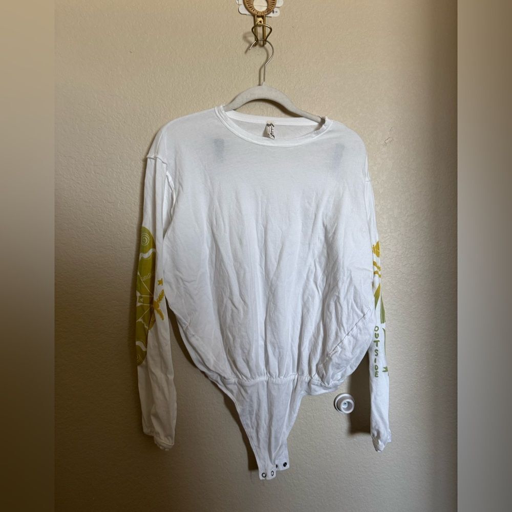 Free People Long Sleeve Crewneck Bodysuit Printed Floral Sleeves Sz Small White